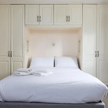 3bed With Backyard 10min To Milltown Tram & Bus Stops Σπίτι διακοπών *