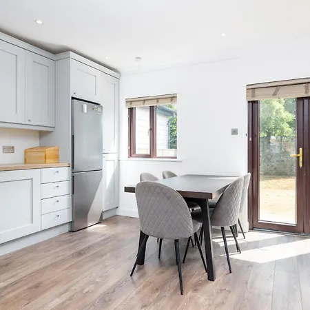 Σπίτι διακοπών 3bed With Backyard 10min To Milltown Tram & Bus Stops