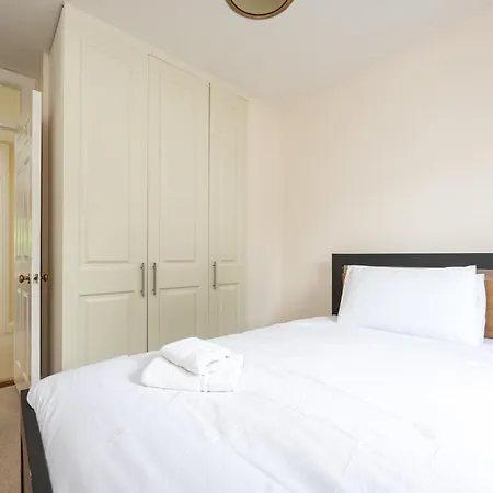 Сasa de vacaciones 3bed With Backyard 10min To Milltown Tram & Bus Stops *