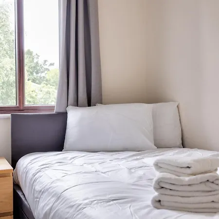 3bed With Backyard 10min To Milltown Tram & Bus Stops * Dublín