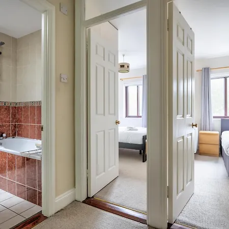3bed With Backyard 10min To Milltown Tram & Bus Stops Сasa de vacaciones *