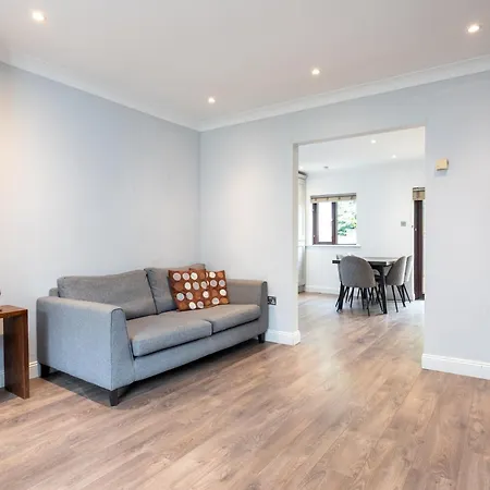 3bed With Backyard 10min To Milltown Tram & Bus Stops